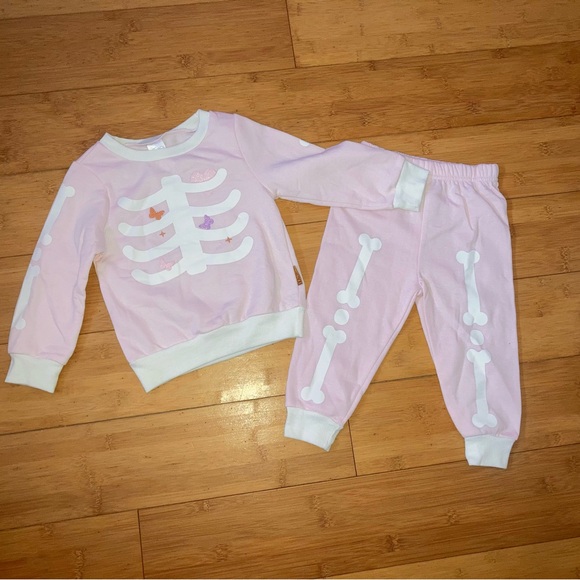 NWT Girls Size 2T Pink Skeleton Halloween Outfit -Sweatshirt Top & Joggers Pants - Picture 1 of 2